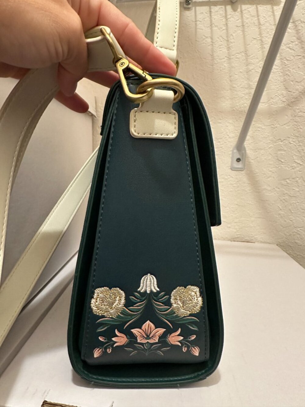 Loungefly Bridgerton Floral Crossbody Bag Green Whistledown - Picture 6 of 11